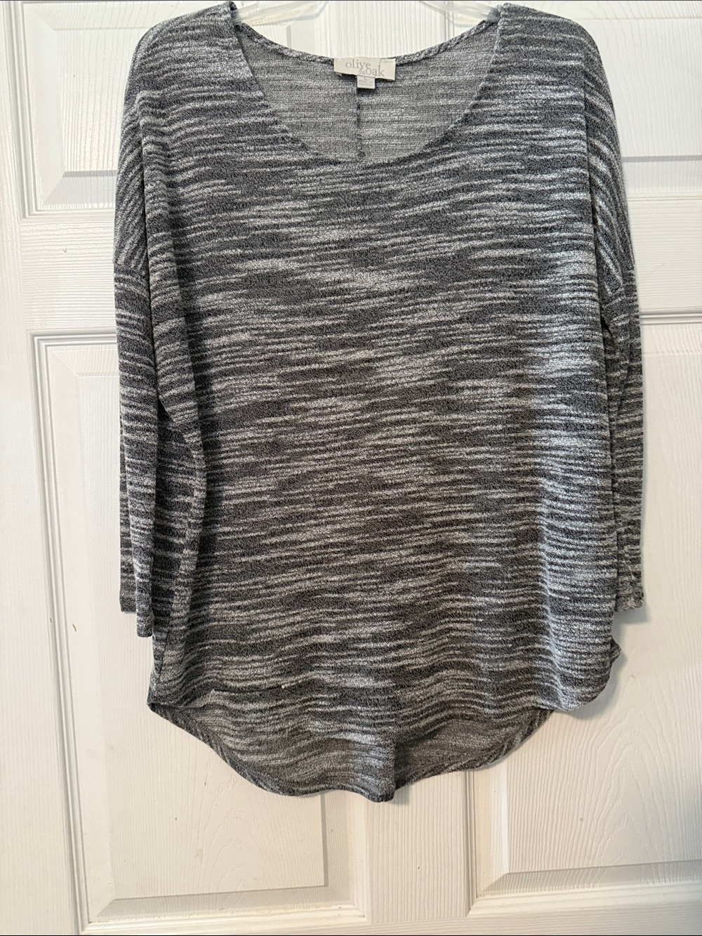 Olive & Oak Heathered Gray Scoop Neck Long Sleeve Top